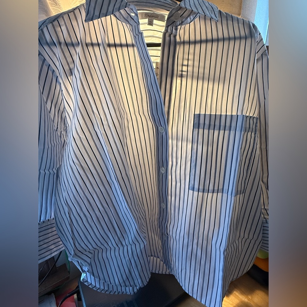 Madewell Women's Blue and White Striped Button-Down Shirt Easy Y neck